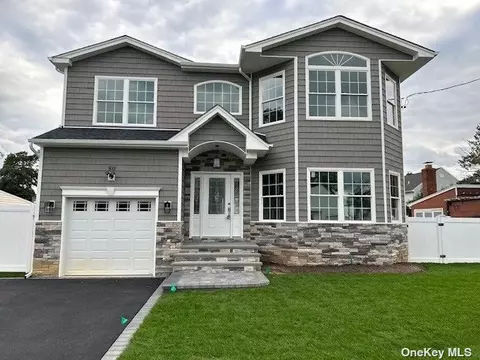 80 Euclid Ave, Massapequa, NY 11758