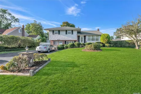 35 Elder Dr, Commack, NY 11725