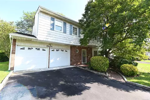 14 Valentine Dr, Albertson, NY 11507