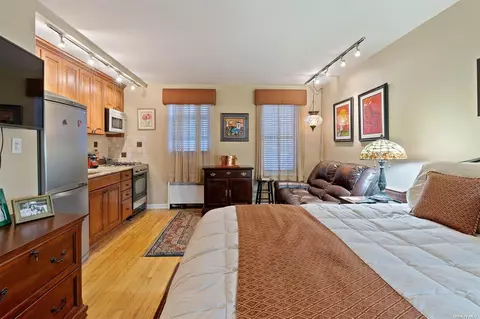72-61 113 St #3X, Forest Hills, NY 11375