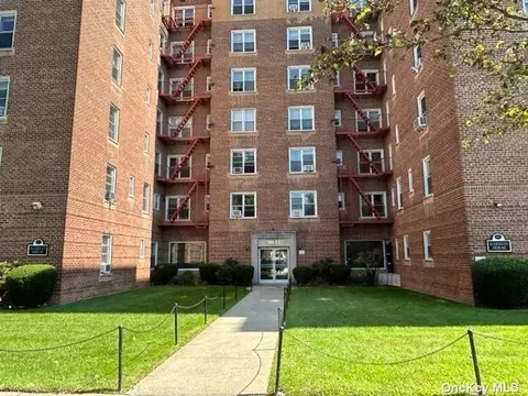 30-11 Parsons Blvd #2B, Flushing, NY 11354