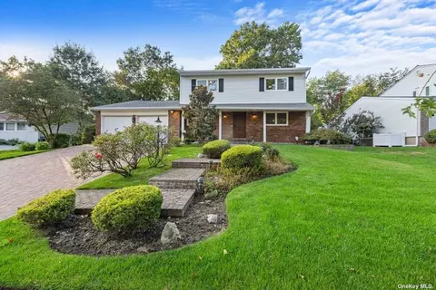 83 Shrub Hollow Rd, Roslyn, NY 11576