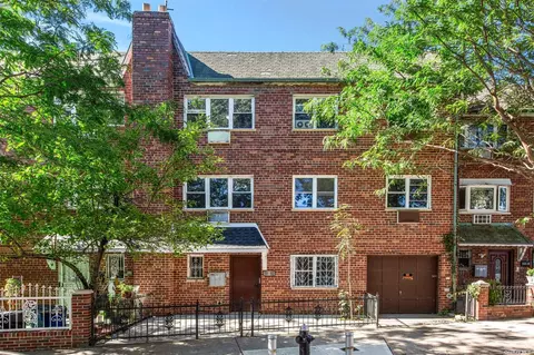 11-52 30th Rd, Long Island City, NY 11102