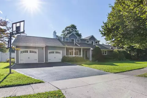 6 The Crescent Ave, Babylon, NY 11702