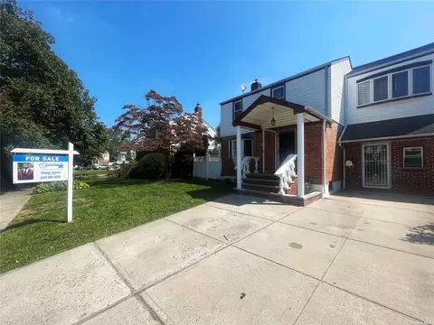 115 Nassau St, Elmont, NY 11003