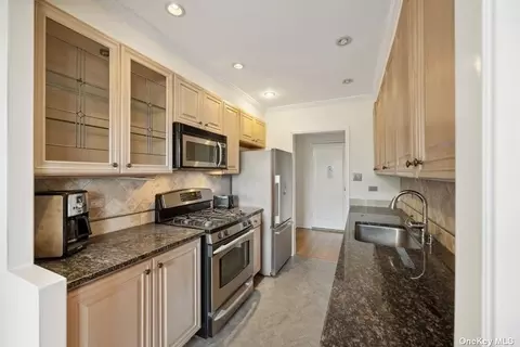 162-01 Powells Cove Blvd #5S, Beechhurst, NY 11357
