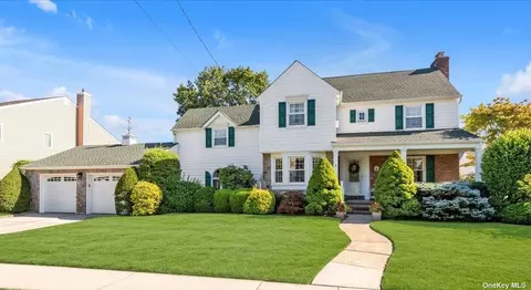 17 Salem Rd, East Rockaway, NY 11518