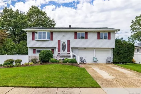 83 Mary Ave, Ronkonkoma, NY 11779