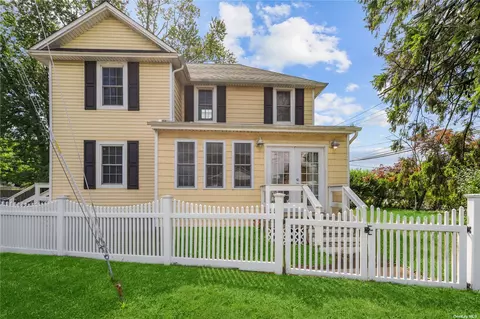272 Locust Ave, Babylon, NY 11702