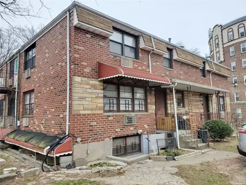 42-47 Syringa Pl, Flushing, NY 11355