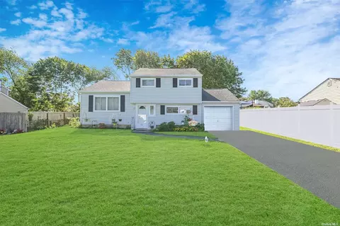 746 Narragansett Ave, Patchogue, NY 11772