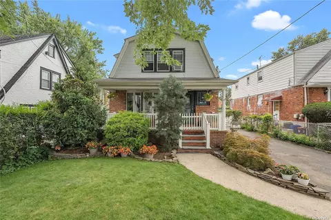 104 Hawthorne Ave, Floral Park, NY 11001