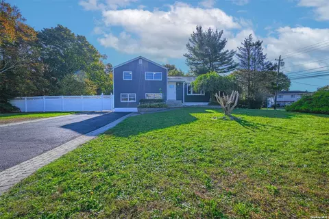 2 Duffin Ave, West Islip, NY 11795