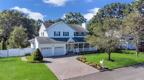 4 Hancock Ct, South Setauket, NY 11720