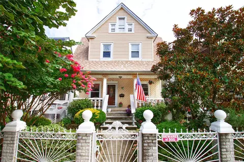 91-31 113th St, Richmond Hill, NY 11418