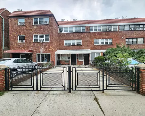 31-29 68th St, Woodside, NY 11377