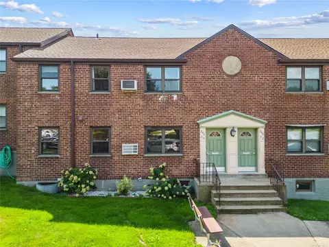 246-34 57th Dr #1, Douglaston, NY 11362