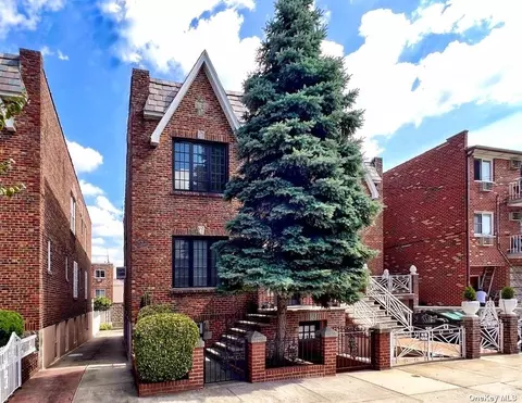 30-89 47th St, Astoria, NY 11103