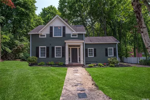 116 N Country Rd, Setauket, NY 11733