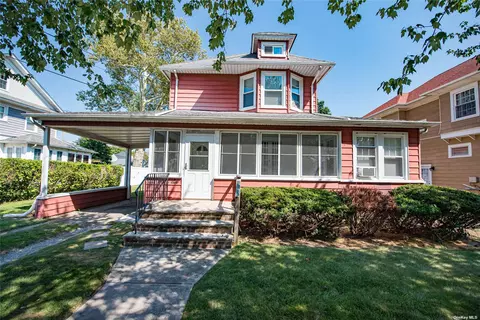 296 Denton Ave, Lynbrook, NY 11563