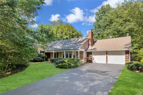 33 Pembrook Dr, Stony Brook, NY 11790