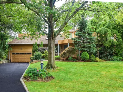 5 Piper Ct, Roslyn, NY 11576