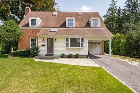 66 Magnolia Ln, East Hills, NY 11577