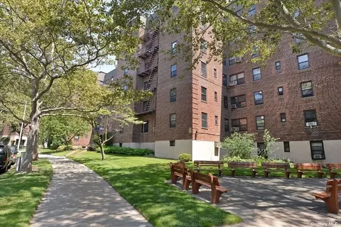 141-10 28th Ave #4G, Flushing, NY 11354