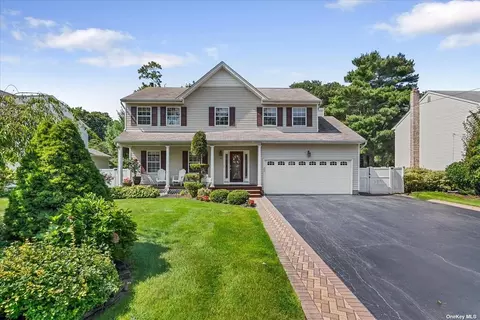 80 Division Ave, East Islip, NY 11730