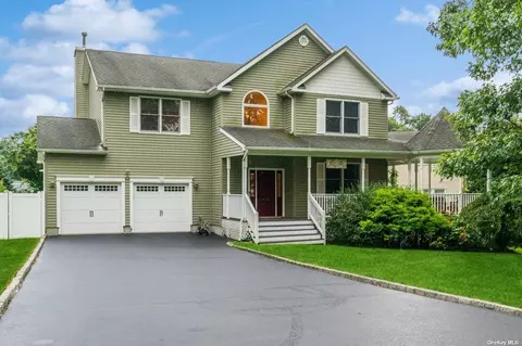 28 Elm Dr, East Northport, NY 11731