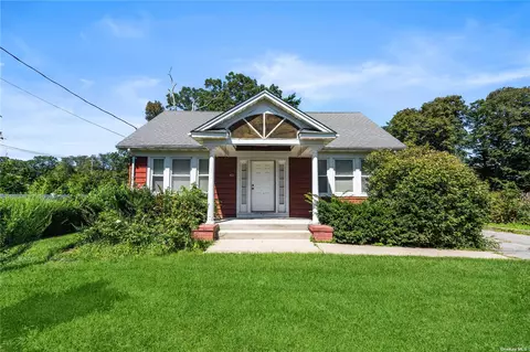 45 Union Ave, Ronkonkoma, NY 11779
