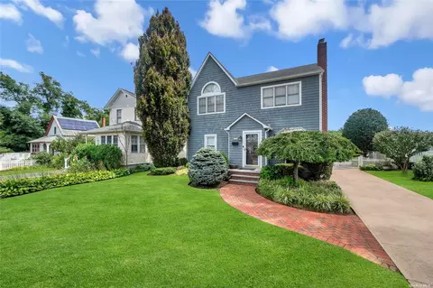 417 Litchfield Ave, Babylon, NY 11702