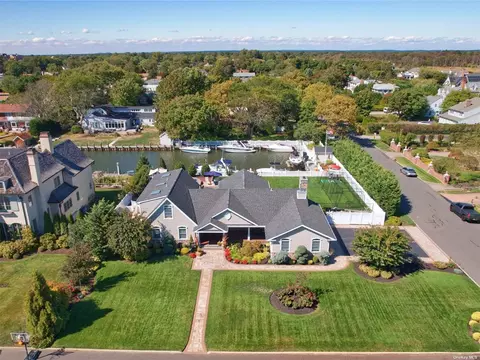3 Sexton Dr, West Islip, NY 11795