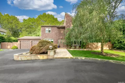 17 Lower Rd, Smithtown, NY 11787