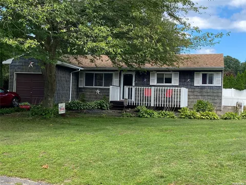 347 Fir Grove Rd, Ronkonkoma, NY 11779