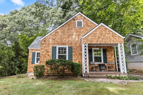 11 Sharon Ave, Setauket, NY 11733