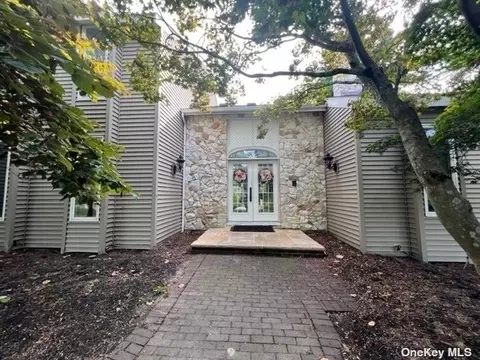 18 Fairway Dr, Port Jefferson, NY 11777