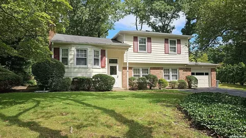 4 Lowick Pl, South Huntington, NY 11746