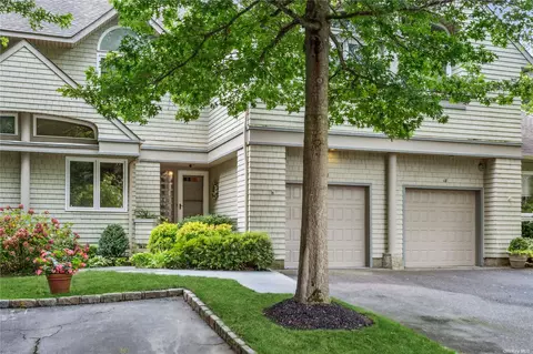 17 Insbrook Ct #17, Huntington, NY 11743