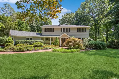 18 Longwood Dr, South Huntington, NY 11746