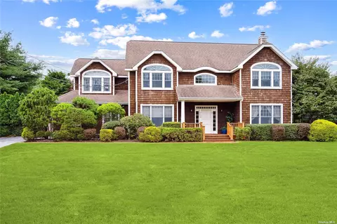 11 Brushy Neck Ln, Westhampton, NY 11977