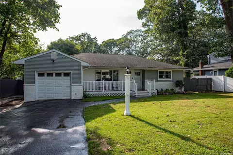 54 Forest Ave, Nesconset, NY 11767