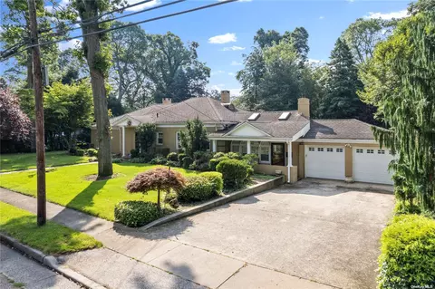 209 Putnam Ave, Freeport, NY 11520