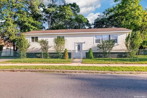 100 Bedford Ave, Freeport, NY 11520