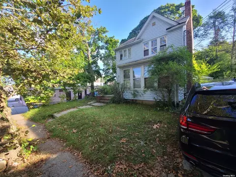 45-09 Westminster Rd #09, Great Neck, NY 11020