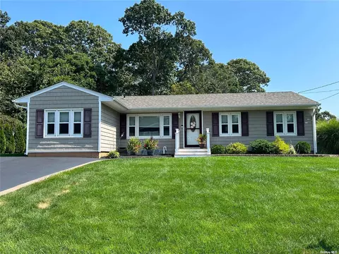 59 Janice Ln, Selden, NY 11784