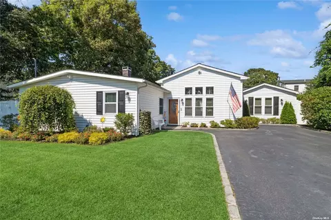 7 Musket Dr, Shirley, NY 11967