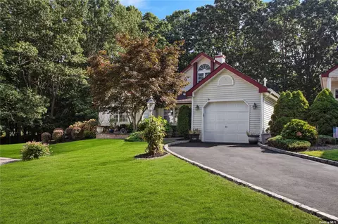 104 S Dorado Ct, Middle Island, NY 11953