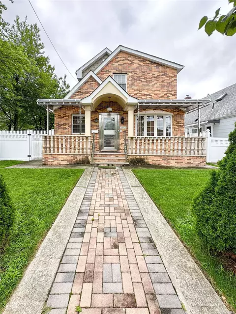 258-20 81st Ave, Glen Oaks, NY 11004