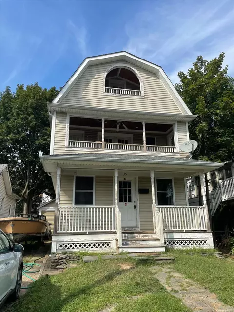 15 Bayview Ave, Bayville, NY 11709